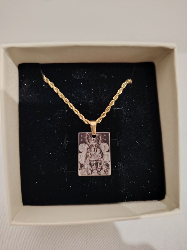 Medalla Virgen del Rocío acero dorado
