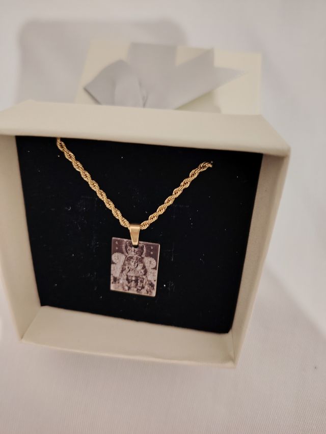 Medalla Virgen del Rocío acero dorado