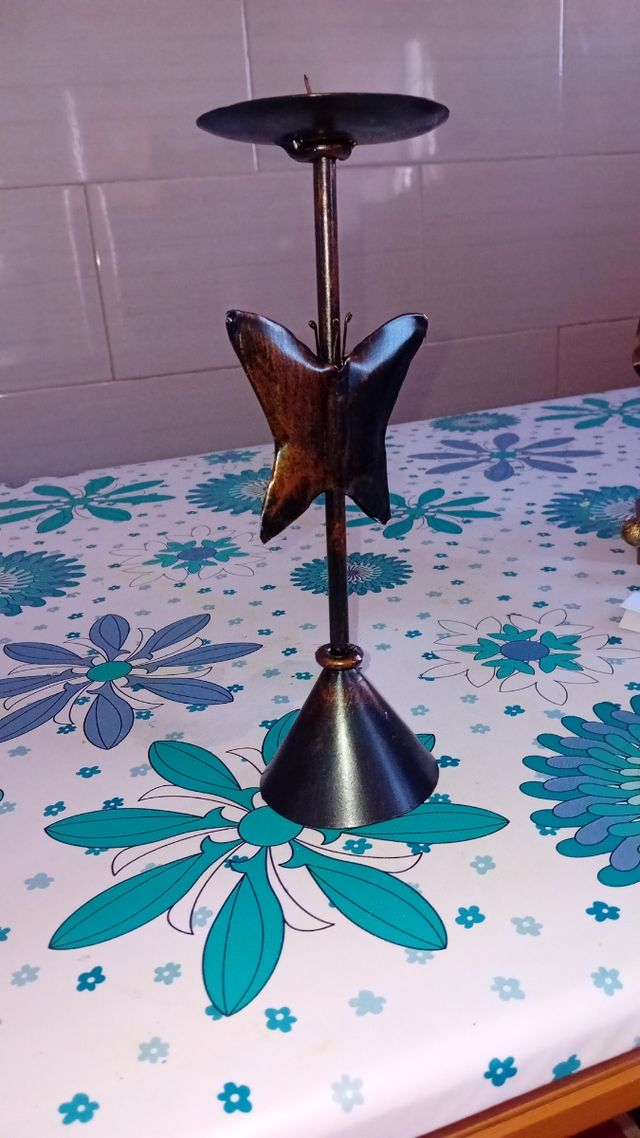 Lámparas de pared marrones y transparentes