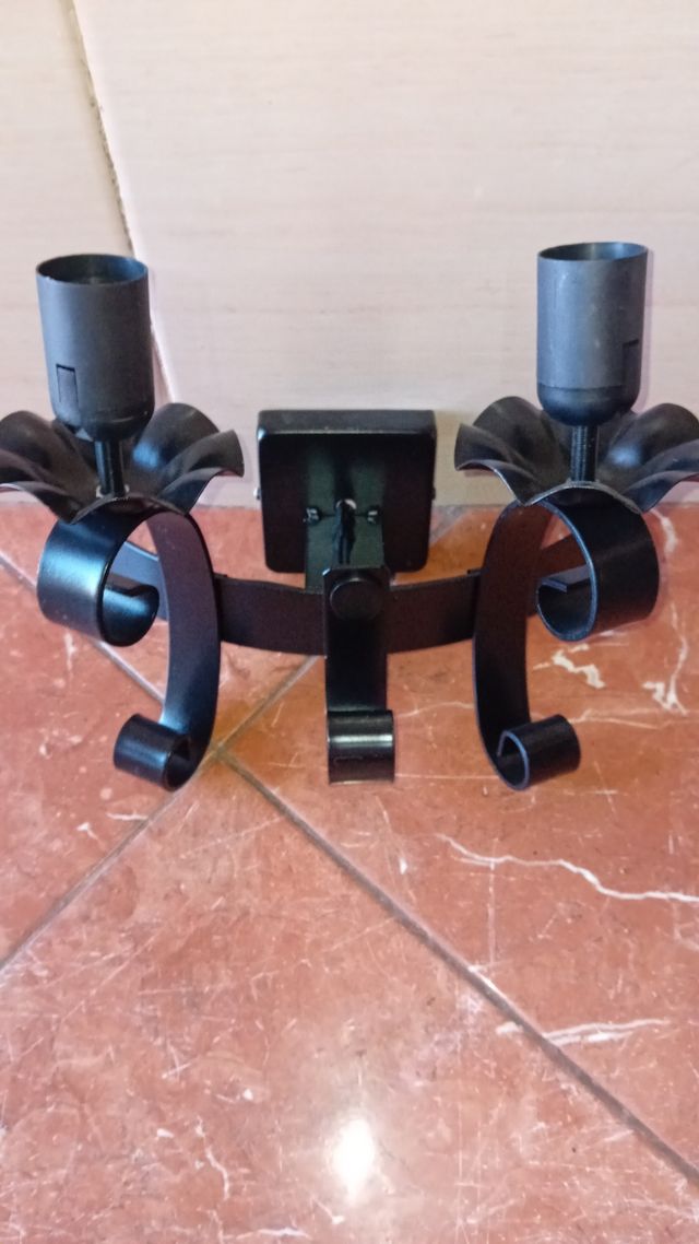 Lámparas de pared marrones y transparentes