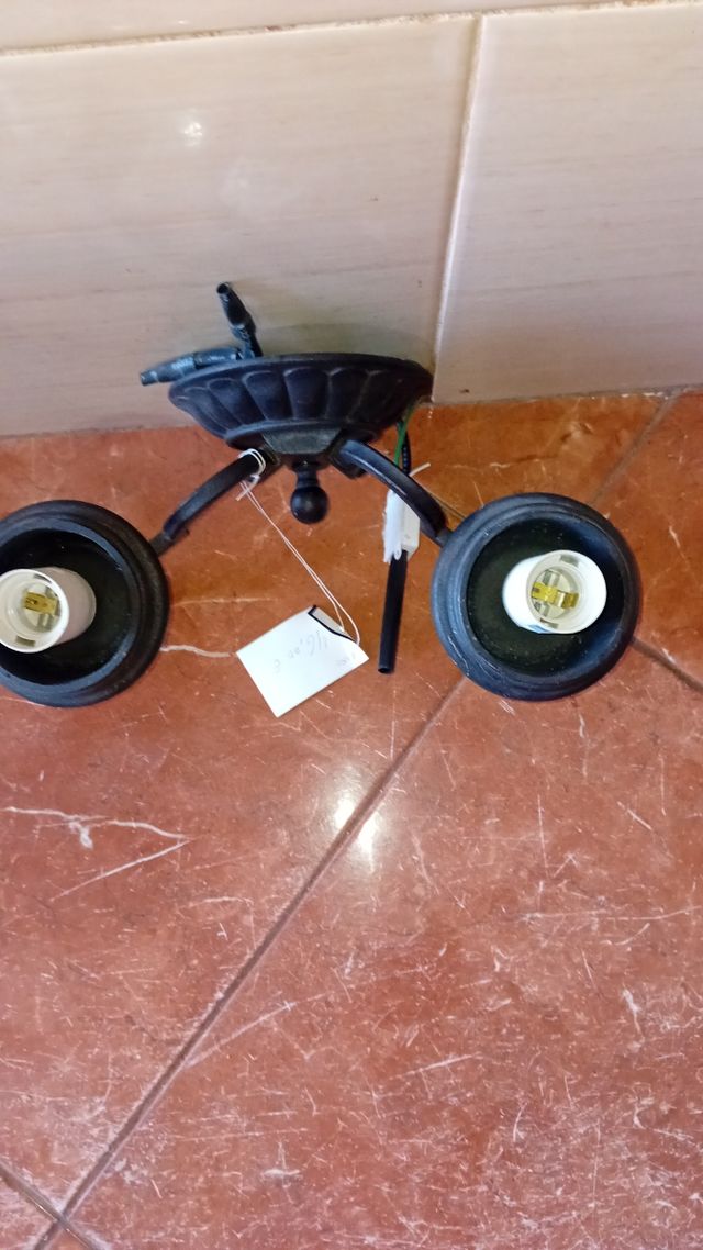 Lámparas de pared marrones y transparentes