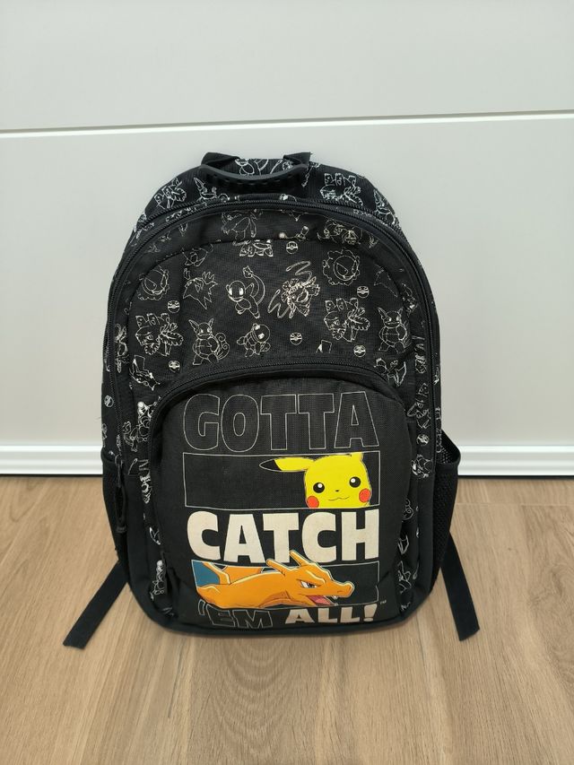 Mochila Pokémon negra 42x32x10