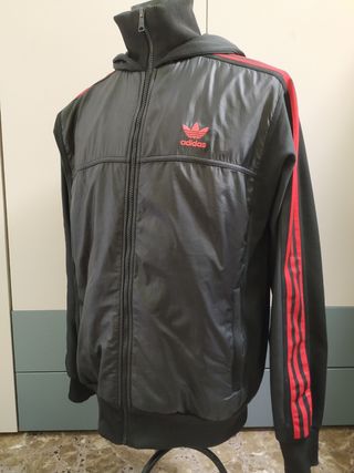 Chaqueta Adidas vintage talla M como nueva.
