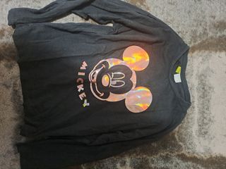Camiseta Mickey Mouse negra con estampado