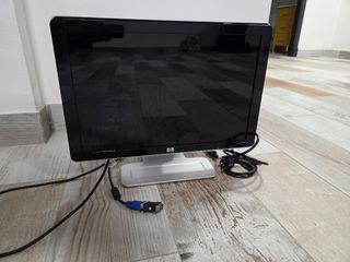 Monitor HP de 20 pulgadas con altavoces