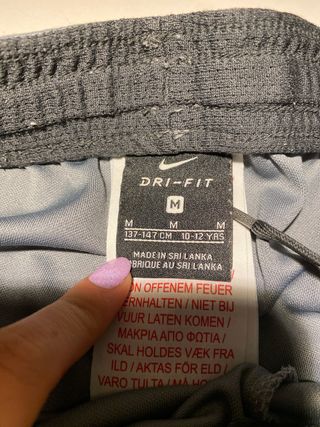 Pantalones cortos deportivos Nike grises