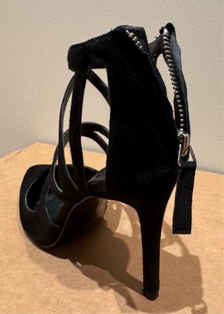 Zapatos de tacón Zara negros
