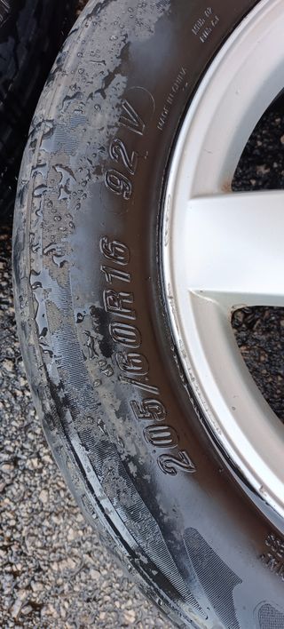 Ruedas de aleación Peugeot aluminio 
205/60R16 