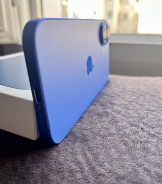 iPhone 16 128GB Azul prácticamente Nuevo