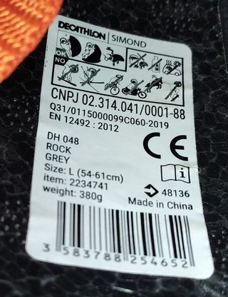 Pack Escalada: Casco, Arnes, Pies de gato y cabo.