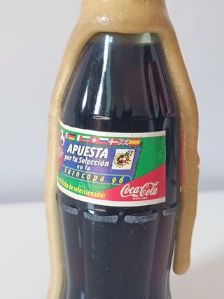 Bottiglia Coca-Cola Euro 96 con schiuma