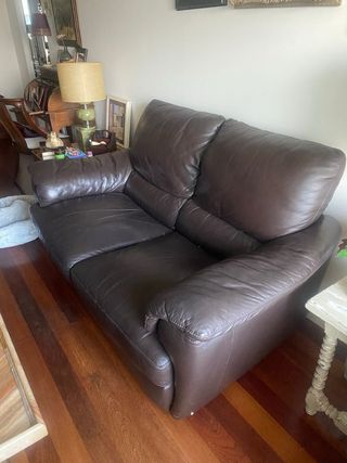 Sofá de piel negro