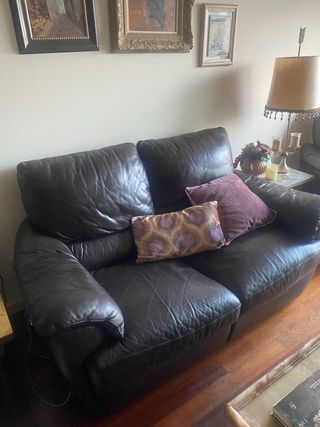 Sofá de piel negro