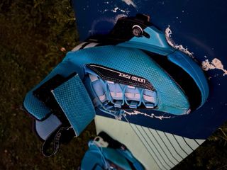 Tabla Kitesurf/Wake Airush Livewire + botas