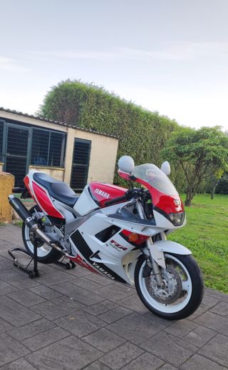 Yamaha FZR 1000 EXUP
