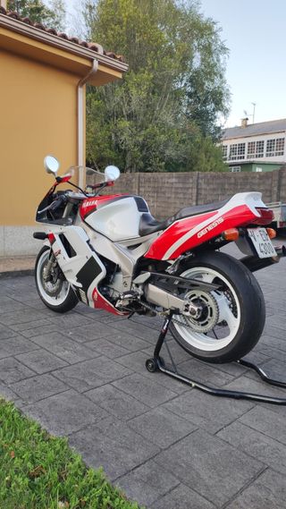 Yamaha FZR 1000 EXUP