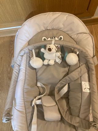 Mecedora para bebé con diseño de oso