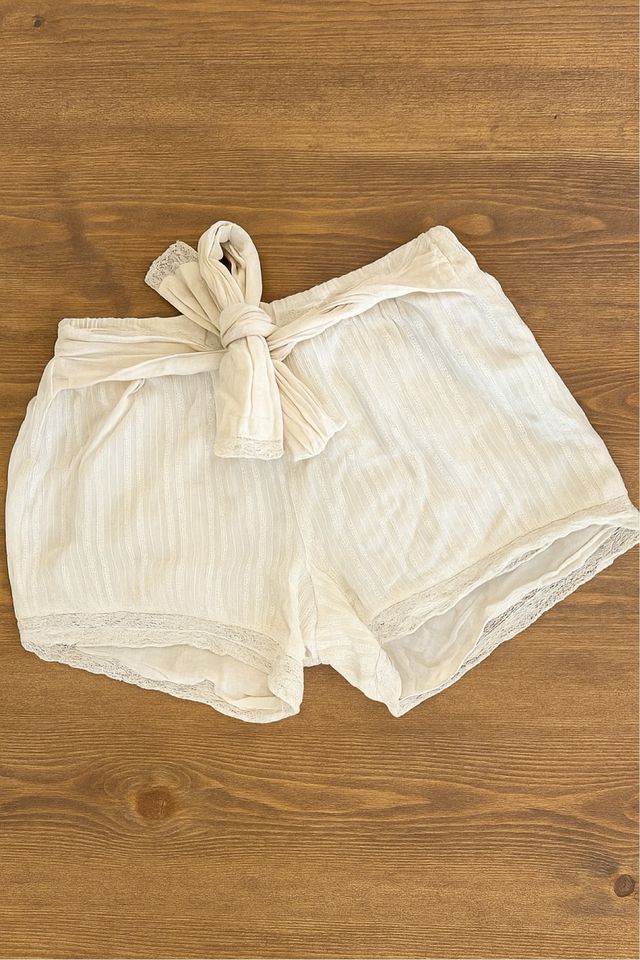 Shorts blancos niña con encaje