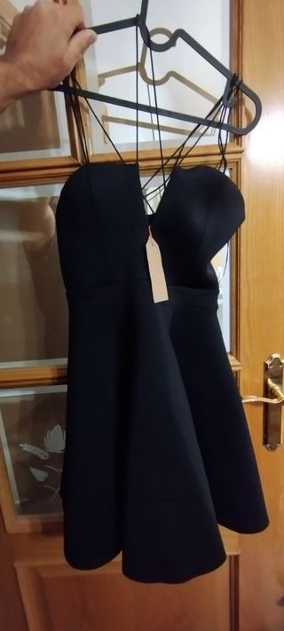 Vestidos de mujer y chica joven 