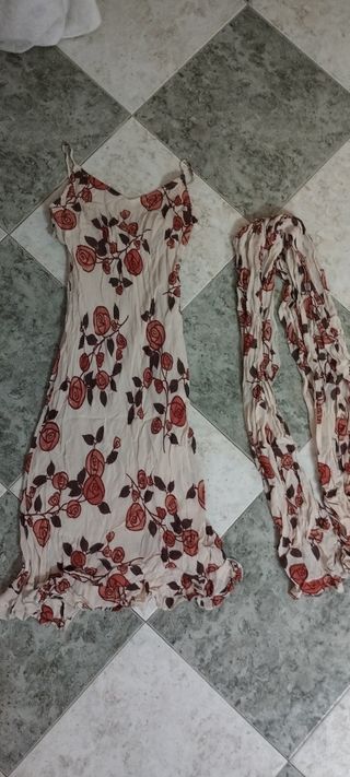 Vestidos de mujer y chica joven 