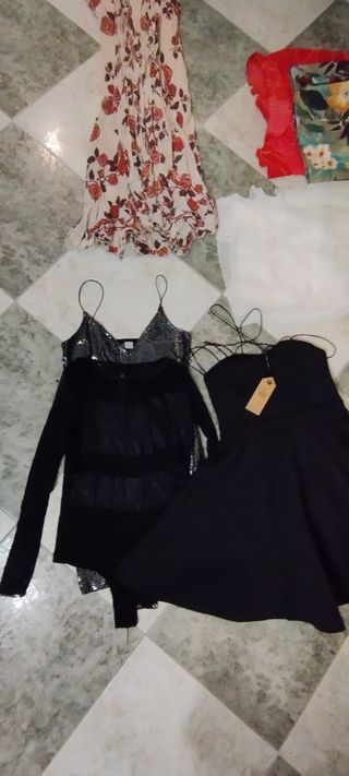 Vestidos de mujer y chica joven 