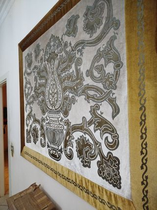 Arazzo con decorazioni oro stile francese