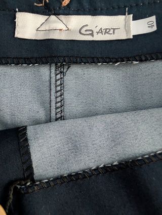 Falda cruzada azul con cinturón