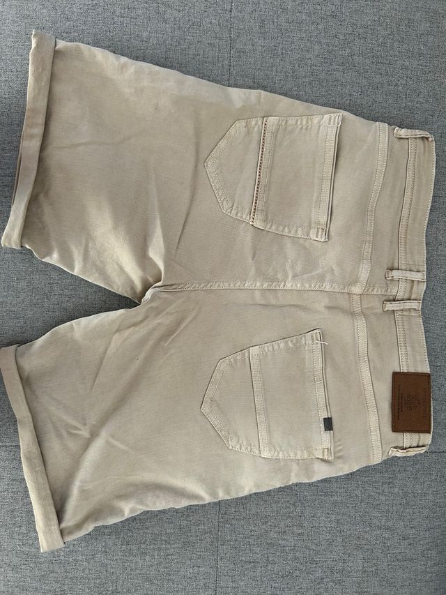 Pantalón corto beige hombre