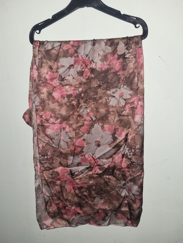 Pañuelo de seda estampado