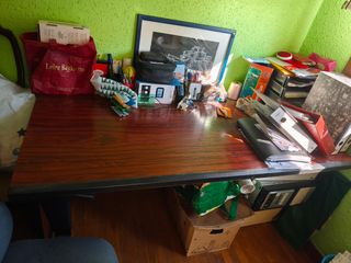 Escritorio grande de oficina.