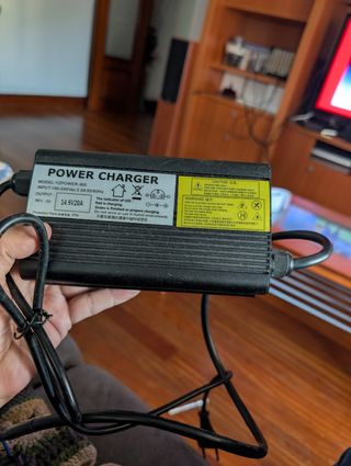 Cargador batería lifepo4 YZPOWER-600 14.6V 20A