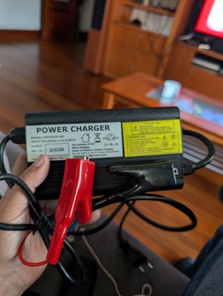 Cargador batería lifepo4 YZPOWER-600 14.6V 20A