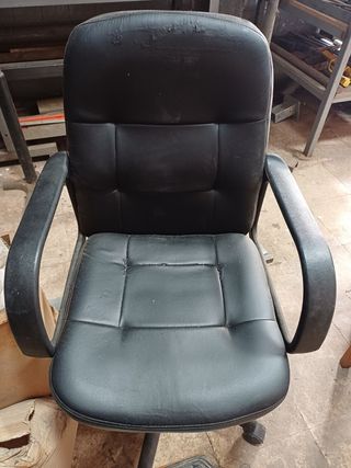Silla de oficina negra