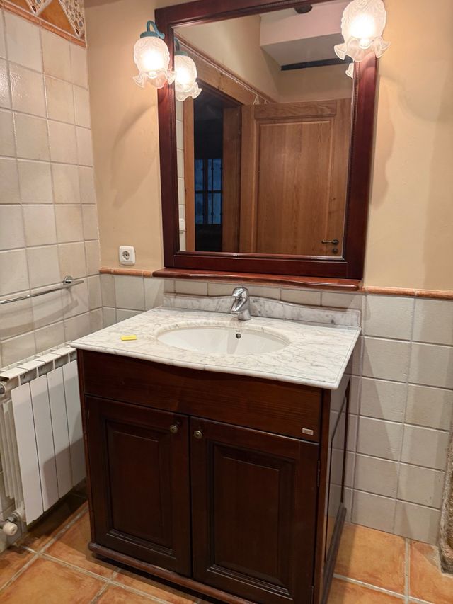 Mueble de baño madera y mármol