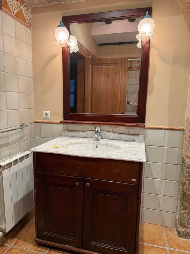 Mueble de baño madera y mármol