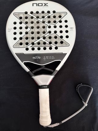 Pala Pádel NOX AT10 18K + Funda