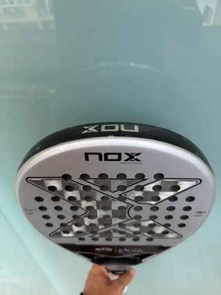Pala Pádel NOX AT10 18K + Funda