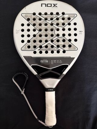 Pala Pádel NOX AT10 18K + Funda