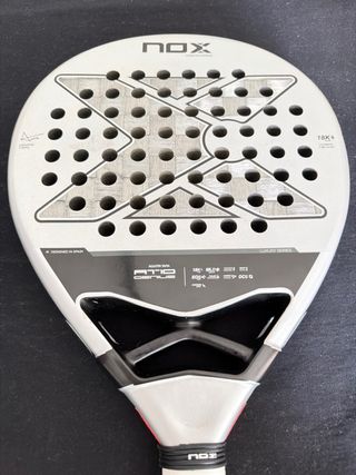 Pala Pádel NOX AT10 18K + Funda
