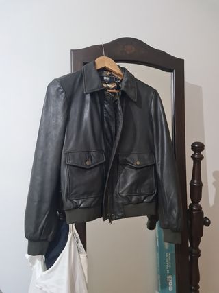 Cazadora de cuero negra y verde