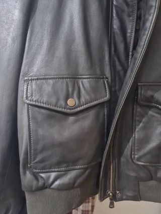 Cazadora de cuero negra y verde