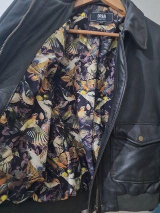 Cazadora de cuero negra y verde