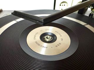 Amplificador Königer con Tocadiscos Vintage