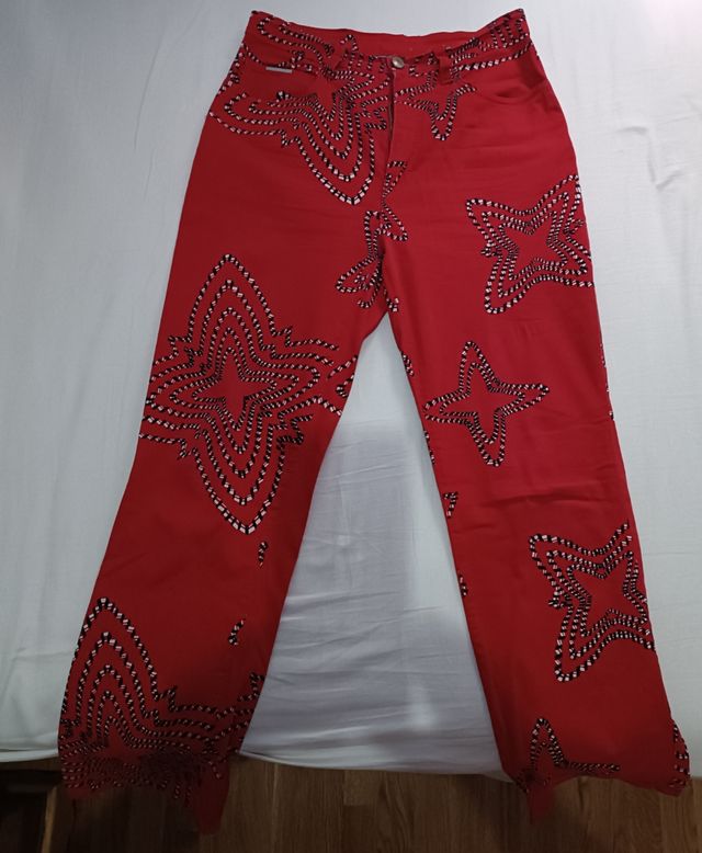Pantalón de mujer rojo con estampado