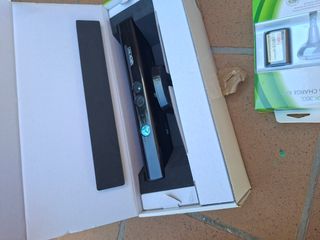 Xbox 360 250GB + Kinect + 2 mandos + juegos