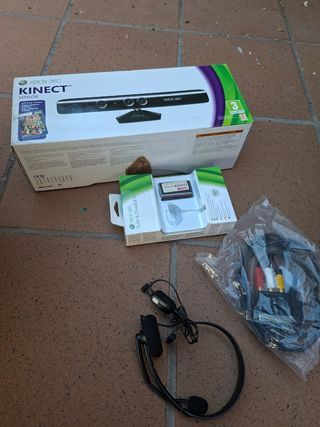 Xbox 360 250GB + Kinect + 2 mandos + juegos
