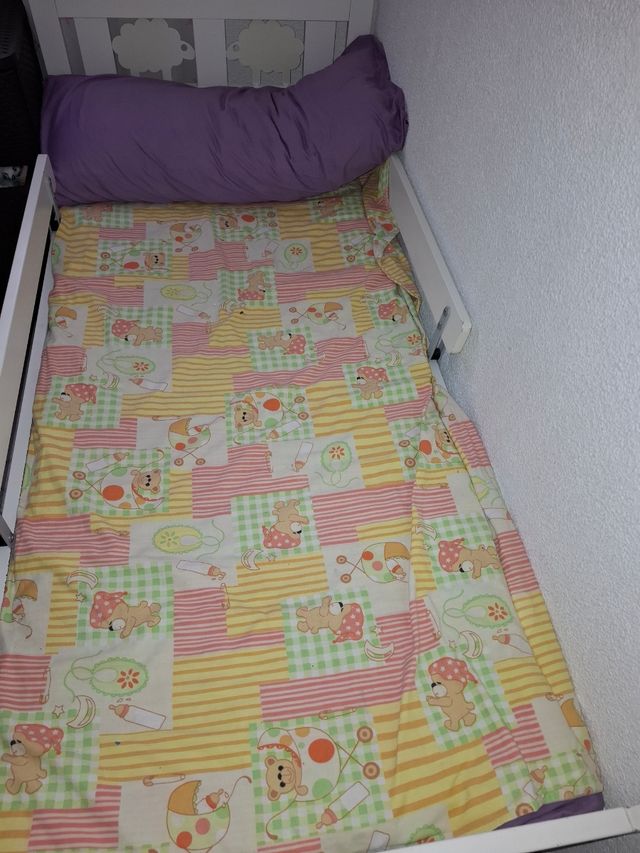 Cama infantil con barreras + colchón