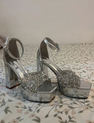 Sandalias de tacón plateadas