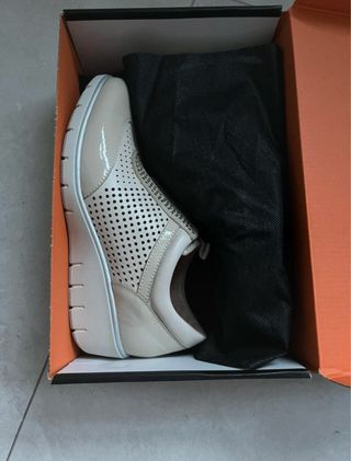 Zapatos deportivos Doctor Cutillas beige señora