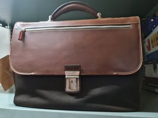 Maletín de piel marrón